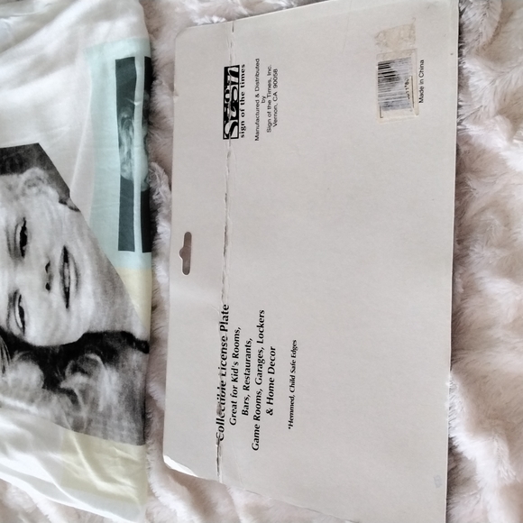 NWOT Marilyn Monroe muscle style T shirt and decorative license plate - Picture 9 of 9